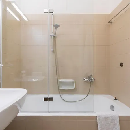 Contempora - Elvezia Park - 2bed, 1baths Overlooking The Park - E32